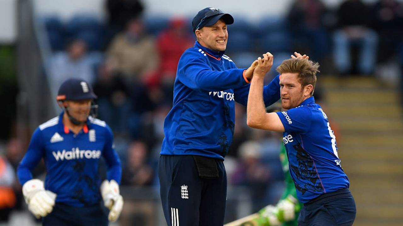 Liam Dawson held his nerve to remove Pakistan's two top-scorers, England v Pakistan, 5th ODI, Cardiff, September 4, 2016