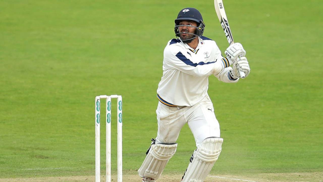Azeem Rafiq's 45 helped Yorkshire pass 400, Yorkshire v Durham, County Championship, Division One, Headingley, 2nd day, September 7, 2016