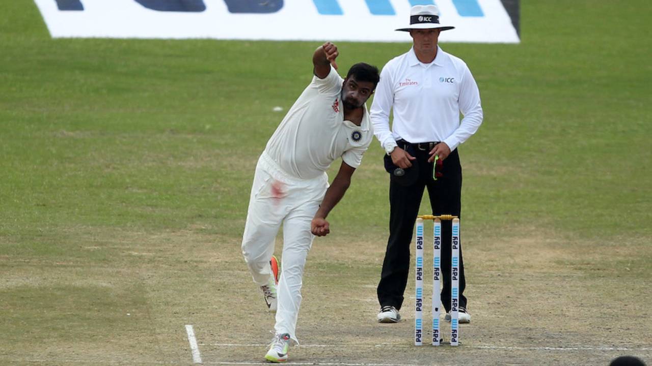 R Ashwin in his bowling stride, India v New Zealand, 1st Test, Kanpur, 4th day, September 25, 2016