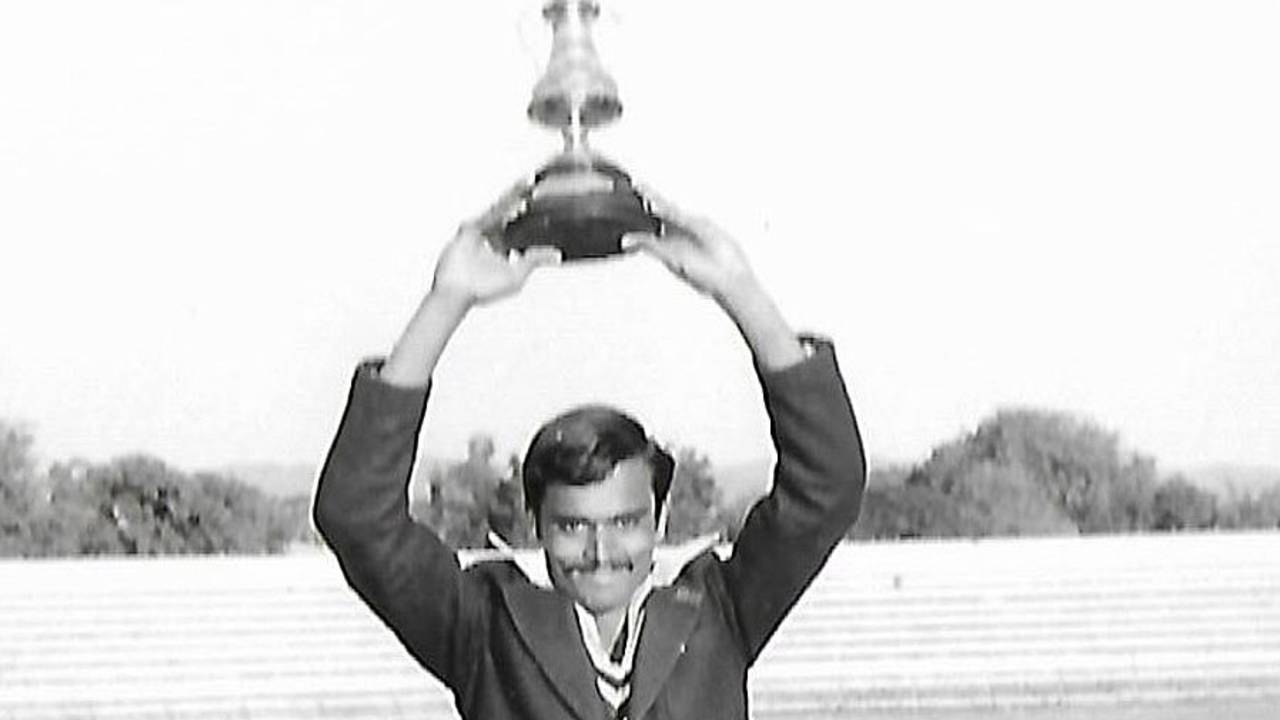 L Vasan holds the Vizzy Trophy in 1978, North Zone Universities v South Zone Universities, Vizzy Trophy, Jammu, February 8, 1978