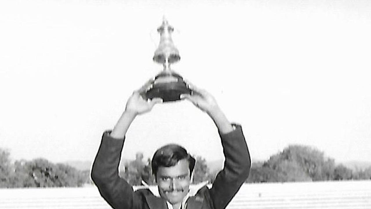 L Vasan holds the Vizzy Trophy in 1978