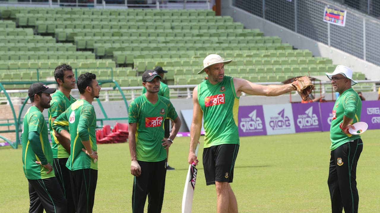 Assistant coach Richard Halsall talks to the Bangladesh players