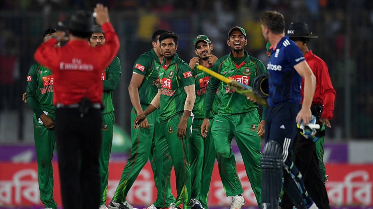 Jos Buttler reacted strongly before leaving the field, Bangladesh v England, 2nd ODI, Mirpur, October 9, 2016
