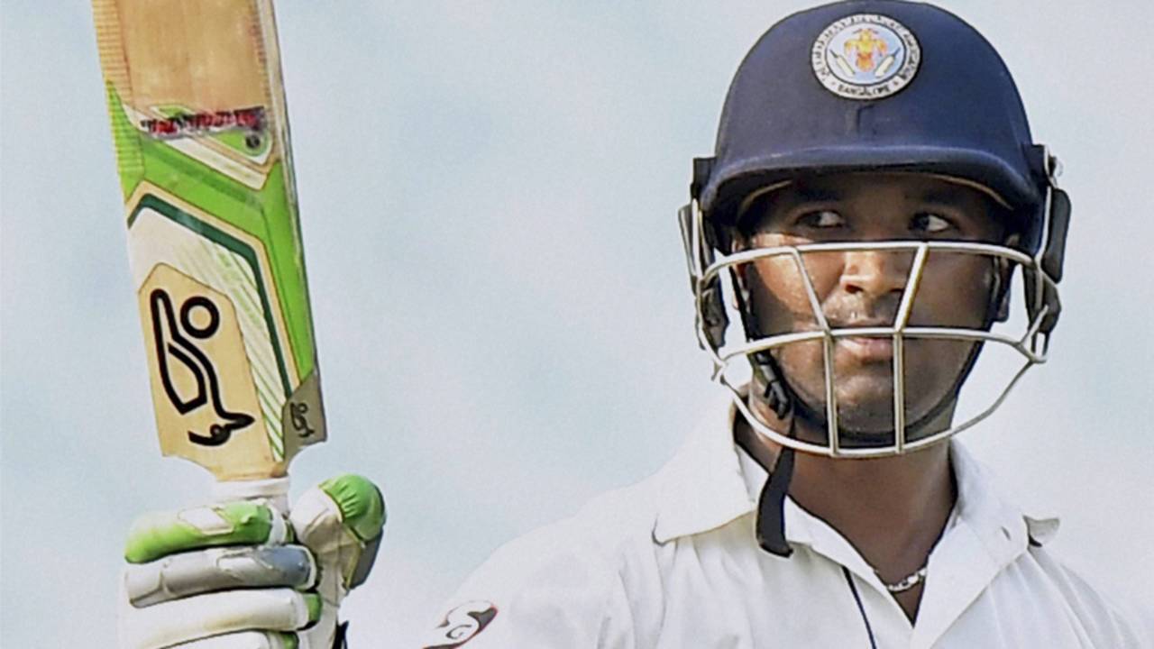 CM Gautam celebrates his fifty, Delhi v Karnataka, Ranji Trophy 2016-17, Group B, Kolkata, 2nd day, October 21, 2016