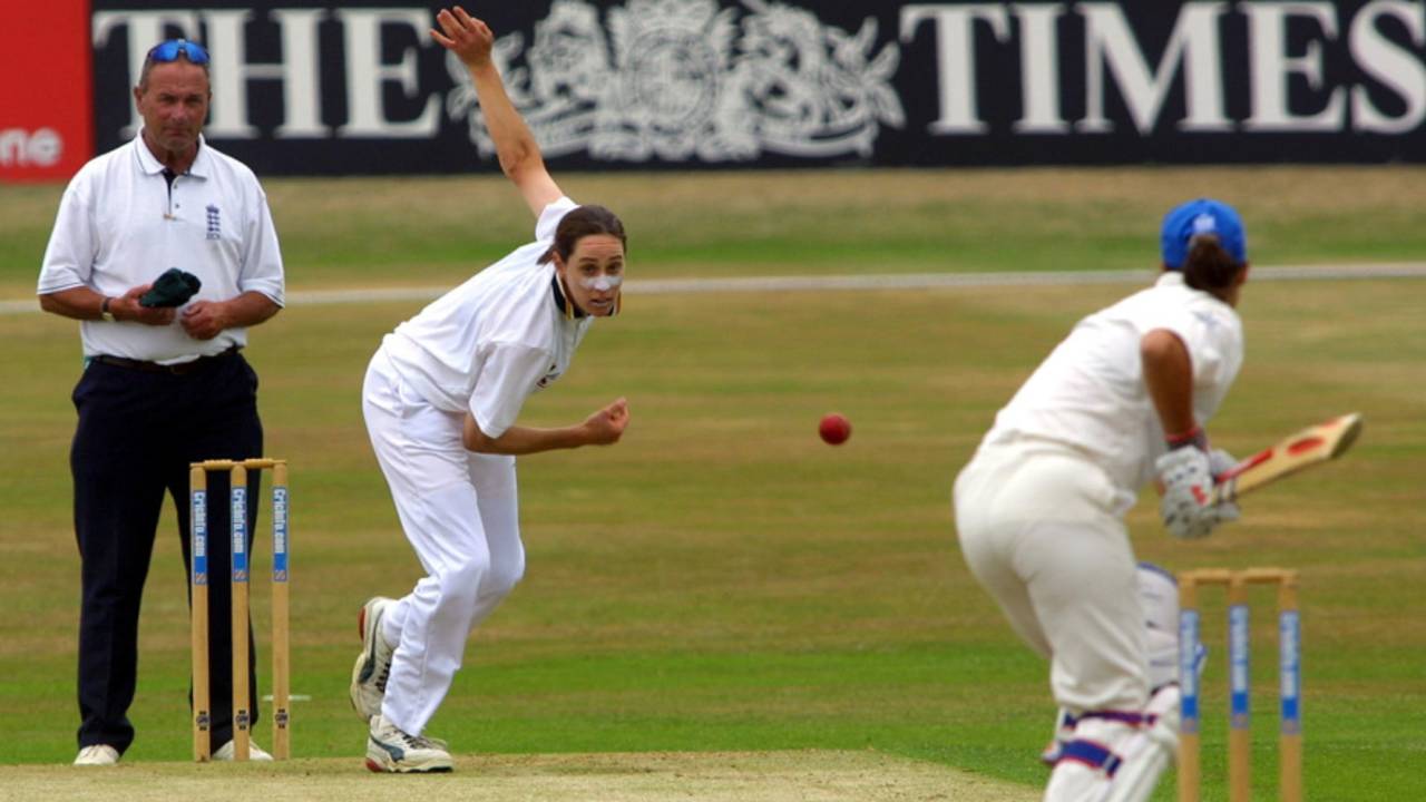 Terry McGregor bowls to Sarah Collyer, England v Australia, 2nd Women's Test, Headingley, 1st day, July 6, 2001