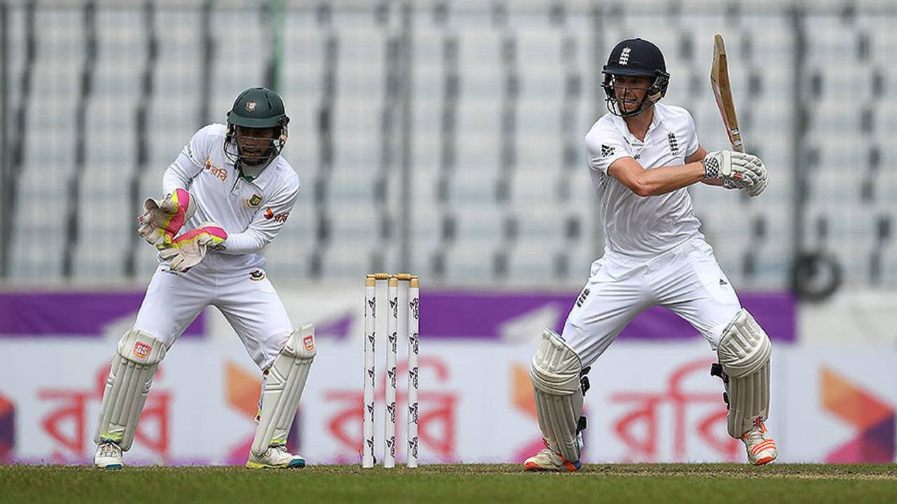 Chris Woakes put in a vital innings-rescuing performance, Bangladesh v England, 2nd Test, Mirpur, 2nd day, October 29, 2016