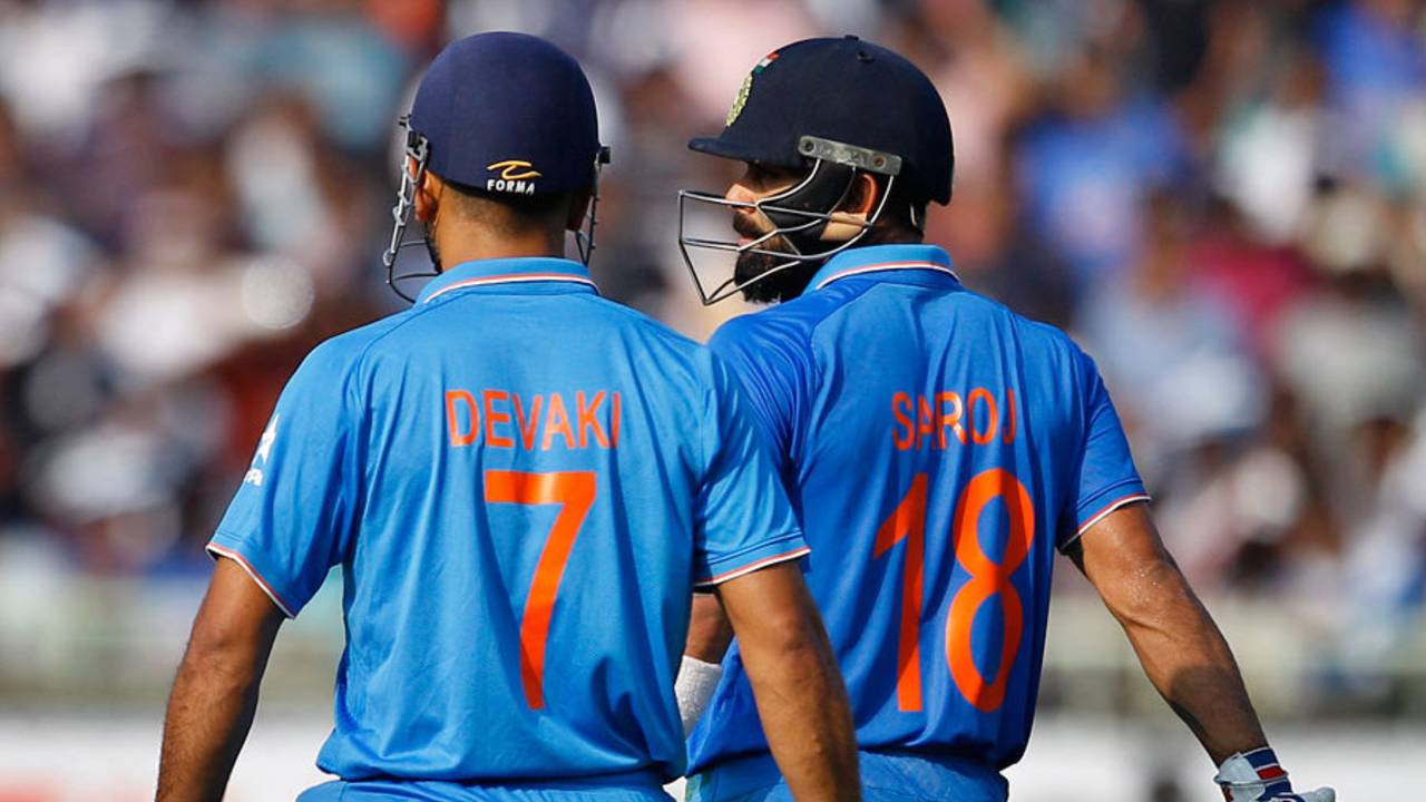 MS Dhoni and Virat Kohli (seen here wearing shirts bearing their mothers' names) added 71 in partnership, India v New Zealand, 5th ODI, Visakhapatnam, October 29, 2016
