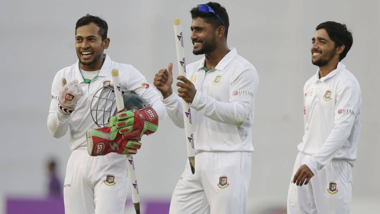 Mushfiqur Rahim and Imrul Kayes each grabbed a stump, Bangladesh v England, 2nd Test, Mirpur, 3rd day, October 30, 2016