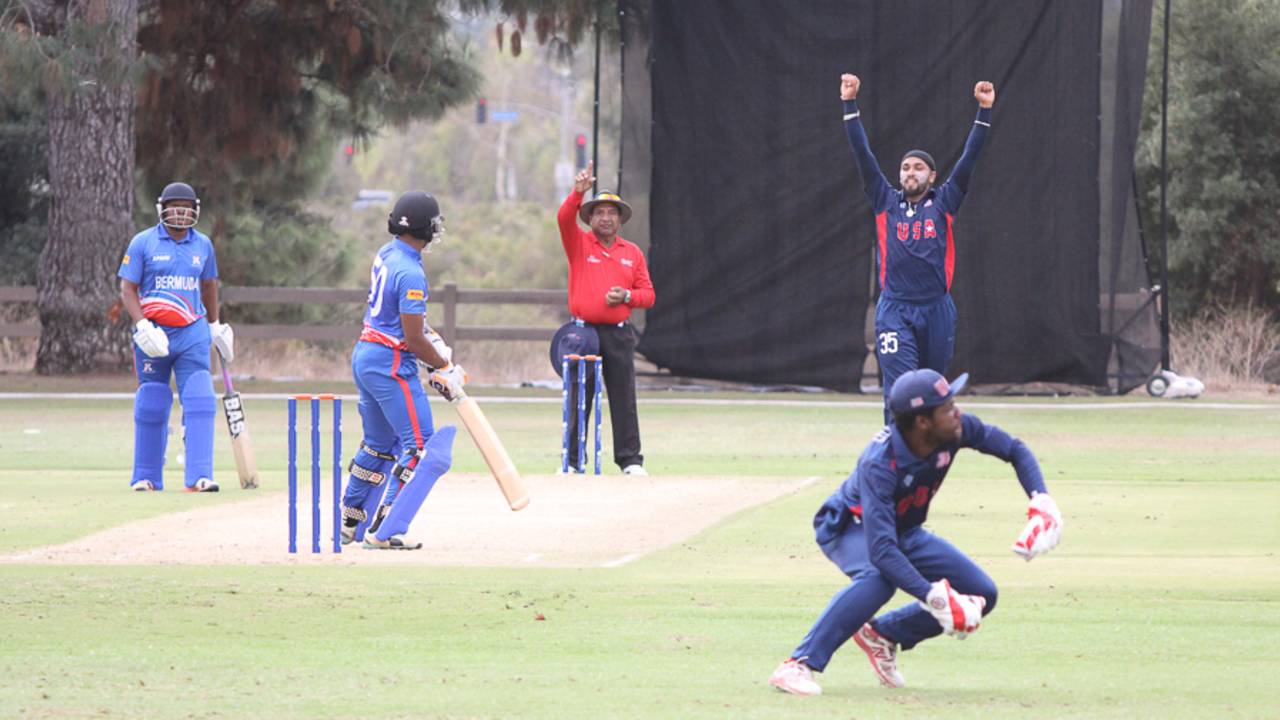 Jessy Singh and Akeem Dodson team up for the wicket of Tre Manders, USA v Bermuda, ICC World Cricket League Division Four, Los Angeles, October 29, 2016