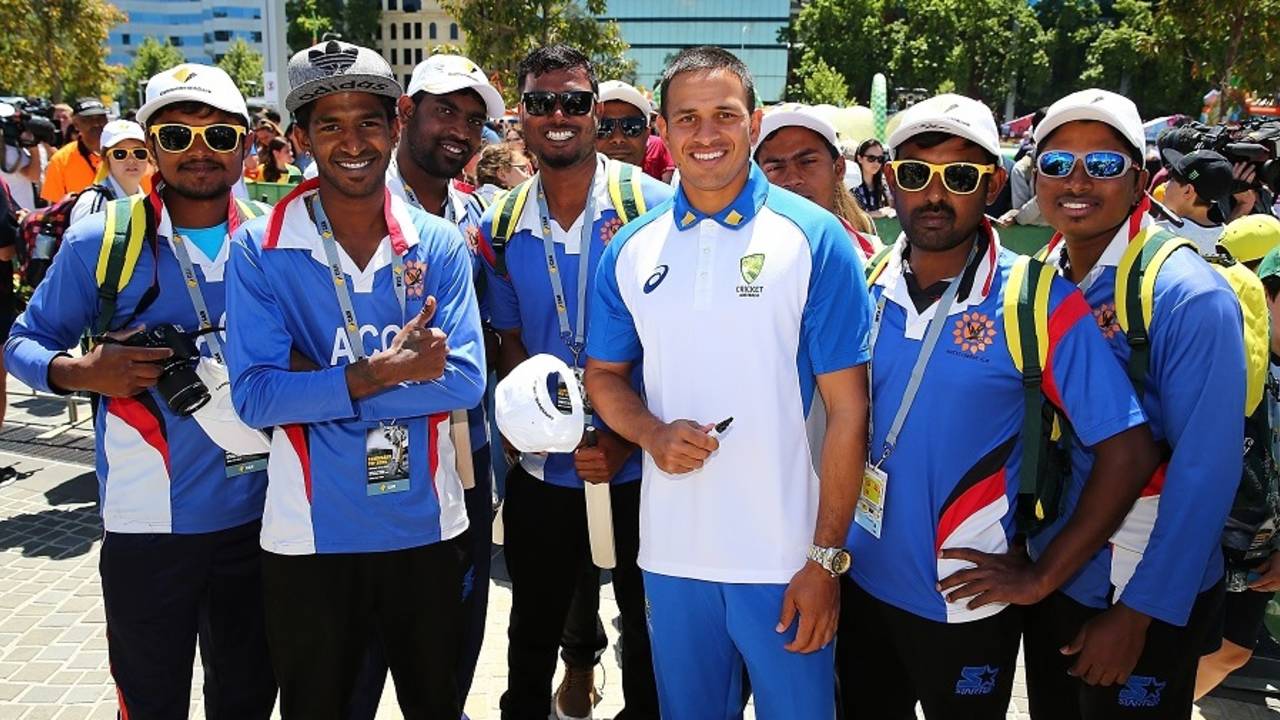 Usman Khawaja poses with fans, Perth, October 30, 2016