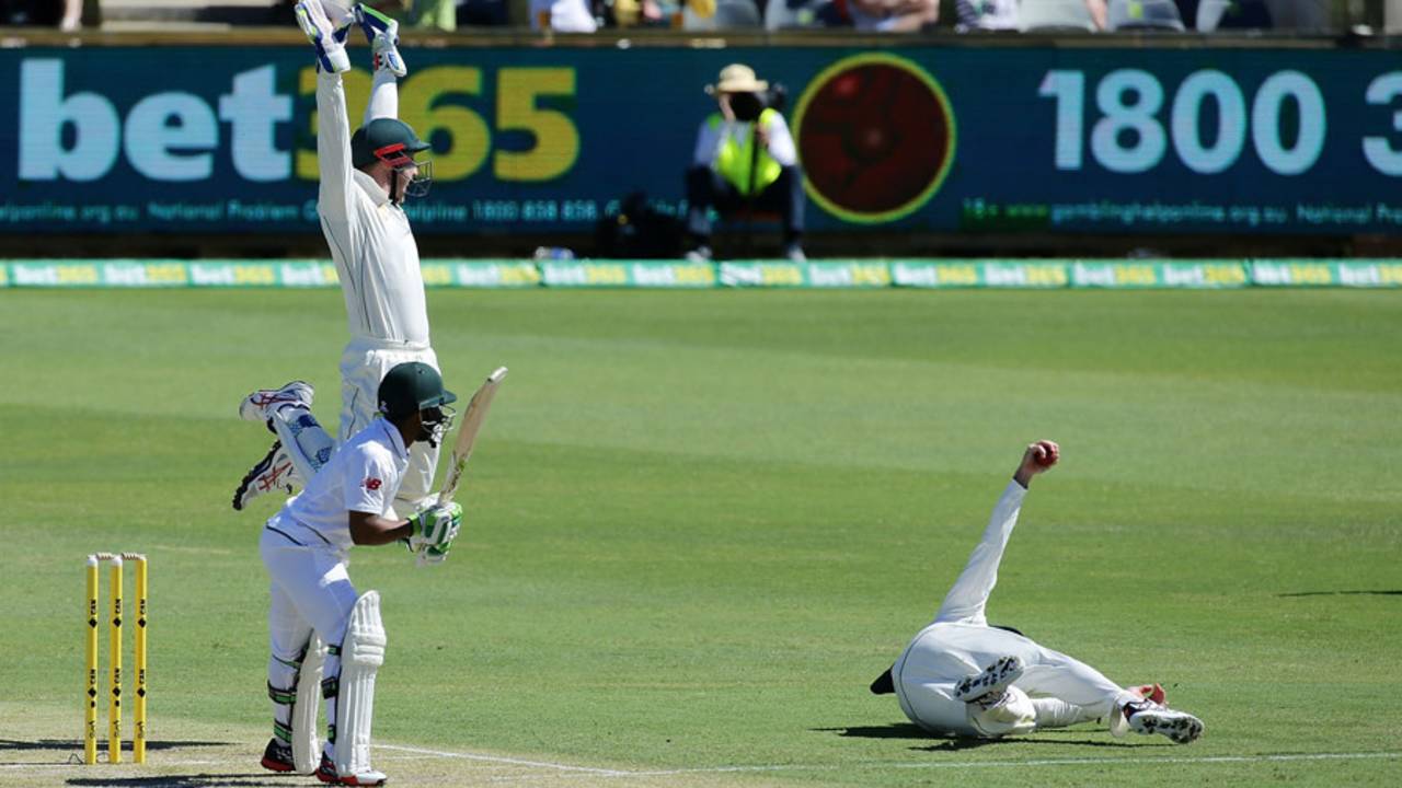 Shaun Marsh completes a diving catch at short leg, Australia v South Africa, 1st Test, Perth, 1st day, November 3, 2016