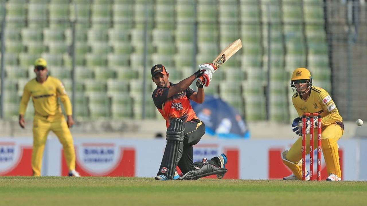 Abdul Mazid tries to slog one, Khulna Titans v Rajshahi Kings, BPL 2016-17, Mirpur, November 9, 2016