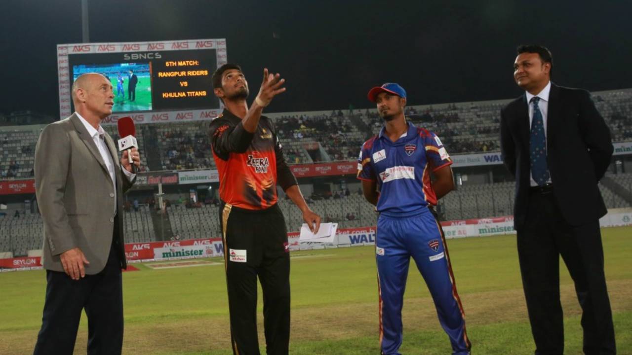 Mahmudullah and Naeem Islam at the toss, Rangpur Riders v Khulna Titans, BPL 2016-17, Dhaka, November 10, 2016