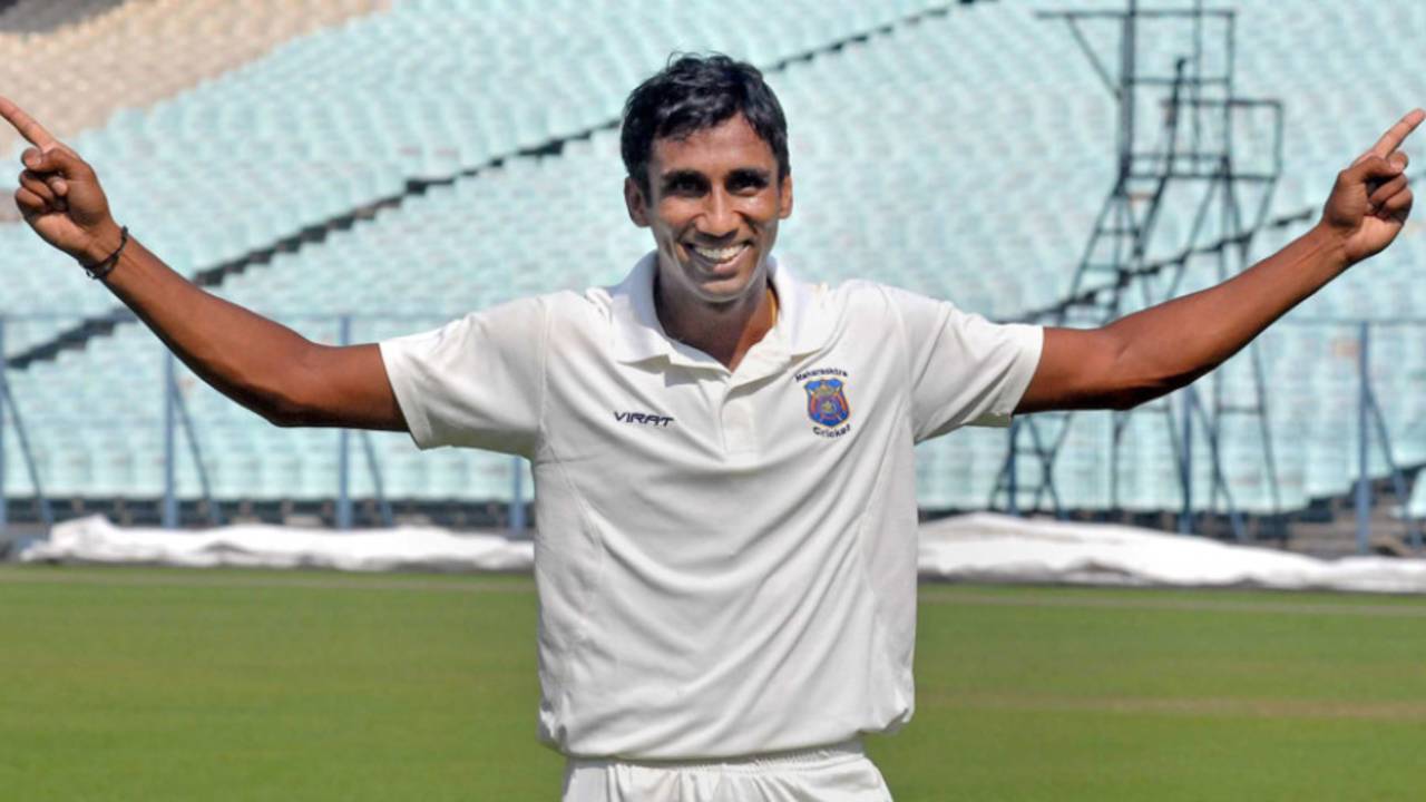 Anupam Sanklecha poses after taking his career-best figures, Maharashtra v Vidarbha, Ranji Trophy 2016-17, Group B, Kolkata, 1st day, November 13, 2016