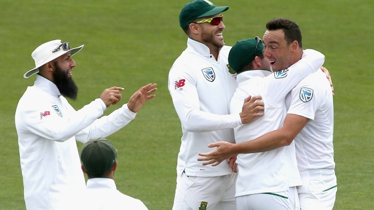 Kyle Abbott celebrates a wicket, Australia v South Africa, 2nd Test, Hobart, 4th day, November 15, 2016