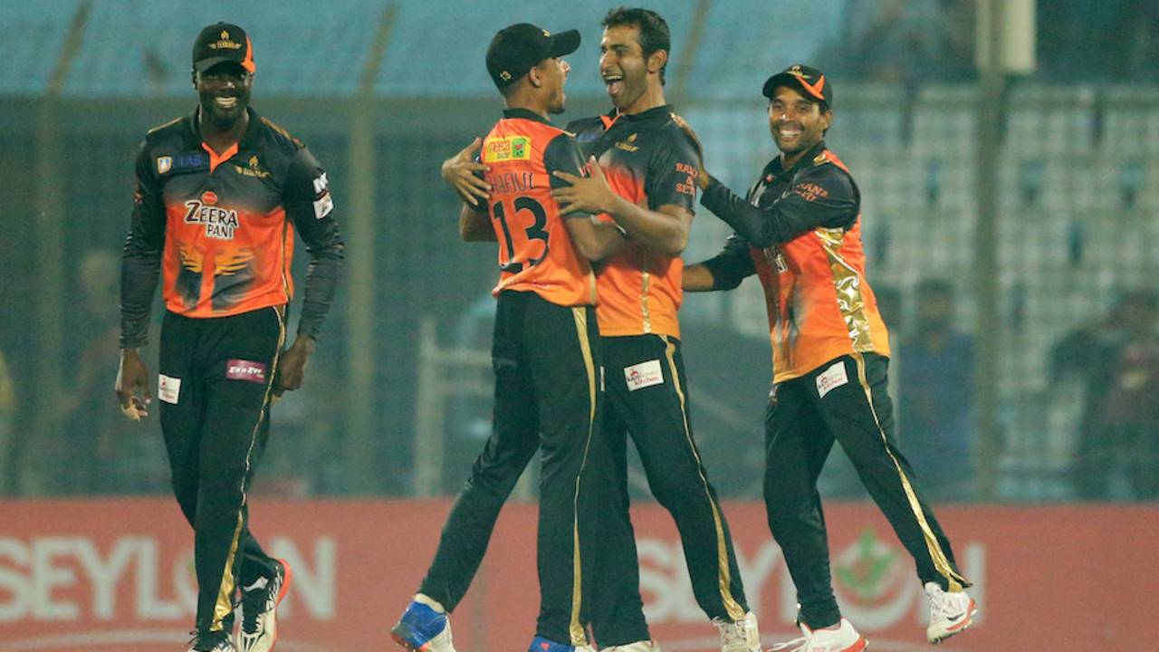 Mosharraf Hossain and Shafiul Islam are thrilled while celebrating a wicket, Khulna Titans v Barisal Bulls, BPL 2016-17, Chittagong, November 20, 2016