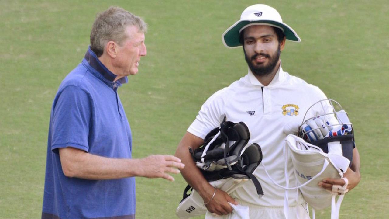 Former India coach John Wright has a chat with centurion Mandeep Singh, Punjab v Tamil Nadu, Ranji Trophy 2016-17, Group A, Nagpur, 4th day, November 24, 2016
