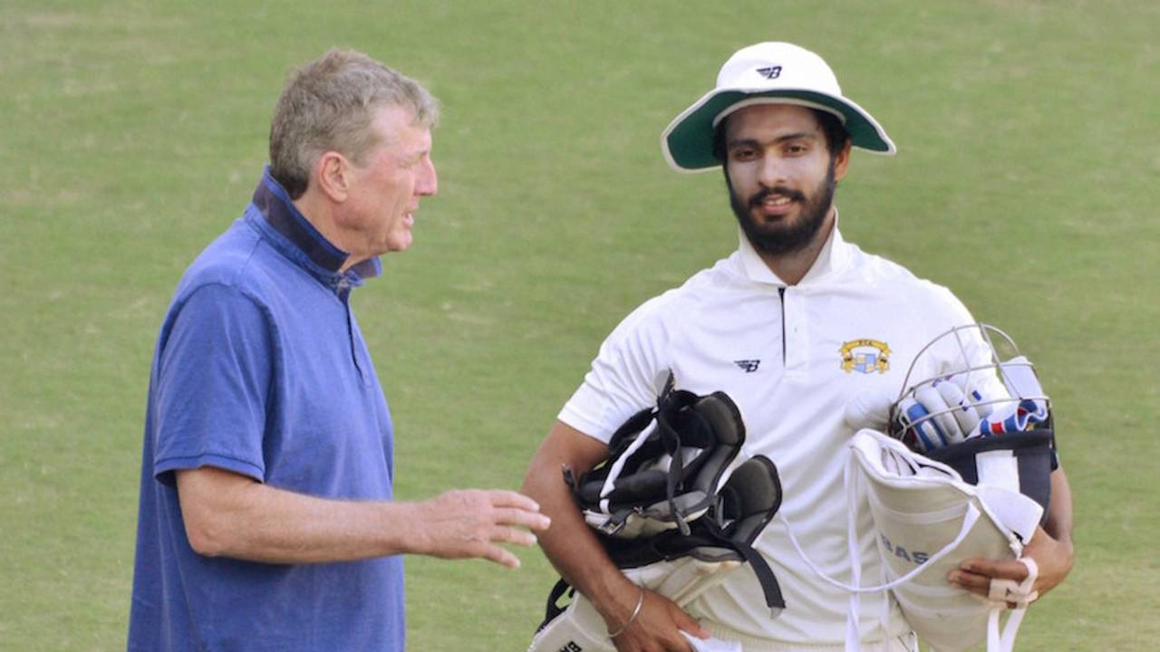 Former India coach John Wright has a chat with centurion Mandeep Singh, Punjab v Tamil Nadu, Ranji Trophy 2016-17, Group A, Nagpur, 4th day, November 24, 2016