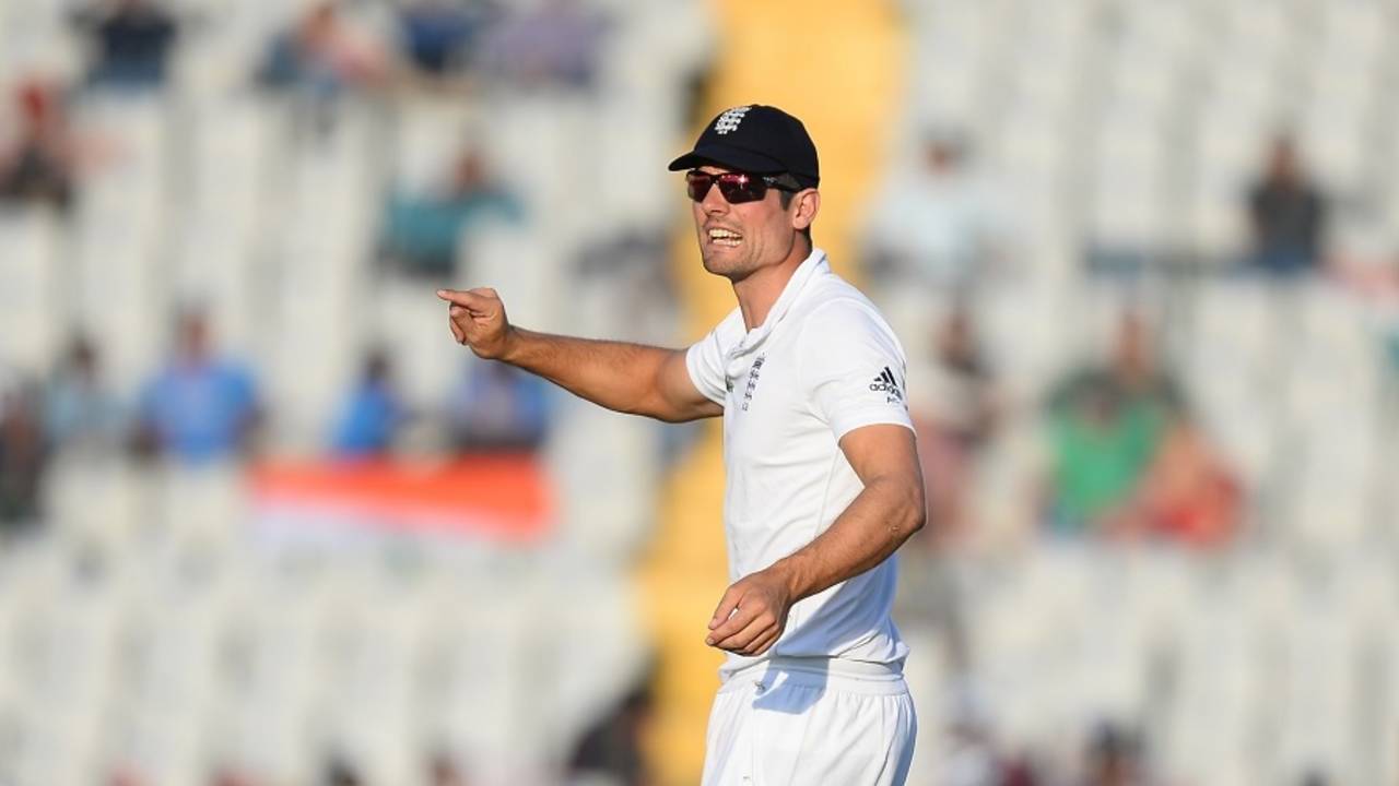 The England captain Alastair Cook adjusts his fielders, India v England, 3rd Test, Mohali, 2nd day, November 27, 2016