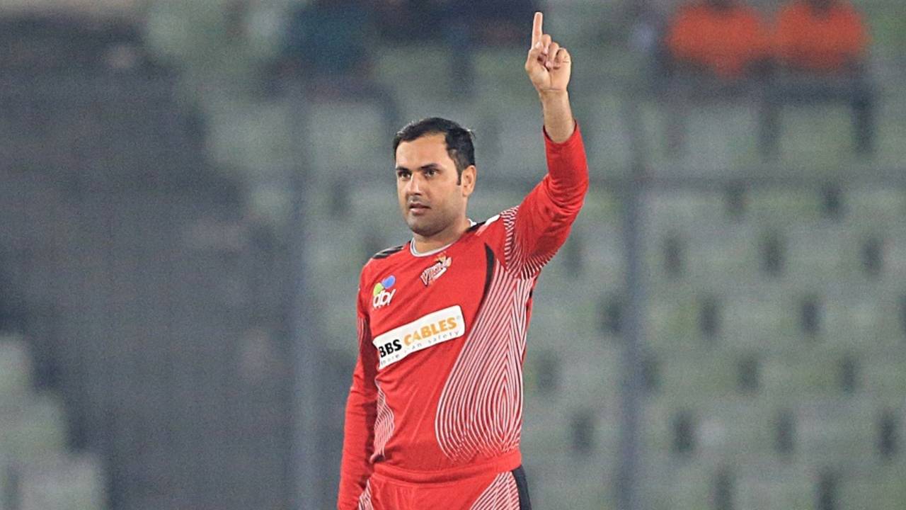 File photo: Mohammad Nabi celebrated a catch he didn't grab cleanly&nbsp;&nbsp;&bull;&nbsp;&nbsp;Getty Images