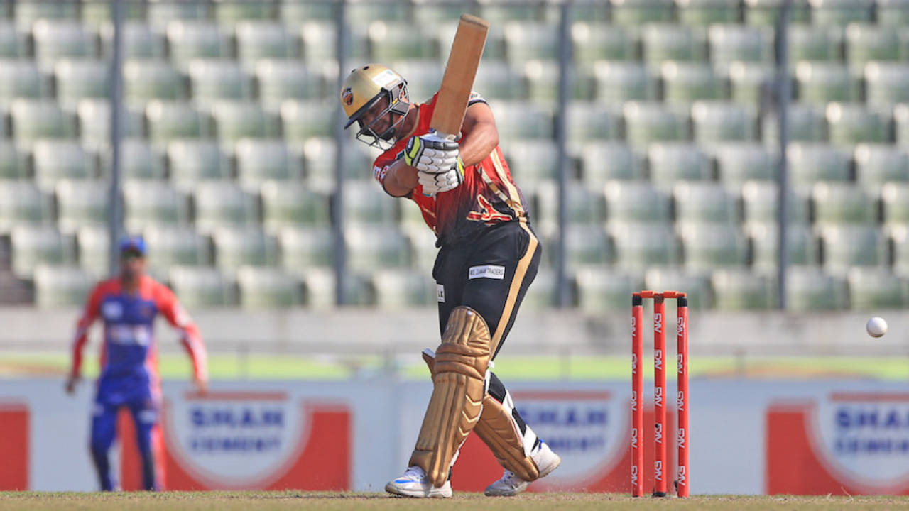 Khalid Latif goes hard at the ball, Comilla Victorians v Rangpur Riders, BPL 2016-17, Dhaka, December 4, 2016