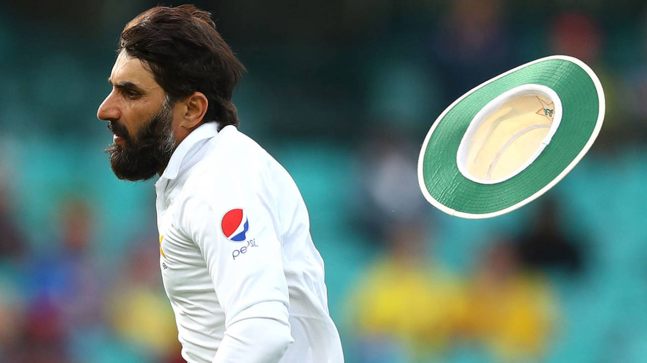 Misbah-ul-Haq loses his hat&nbsp;&nbsp;&bull;&nbsp;&nbsp;Cricket Australia/Getty Images