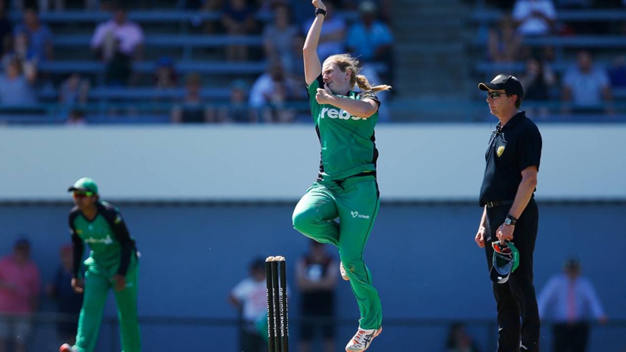 Morna Nielsen gets into her delivery stride, Melbourne Stars v Perth Scorchers, Women's Big Bash League 2016-17, Melbourne, January 5, 2017 