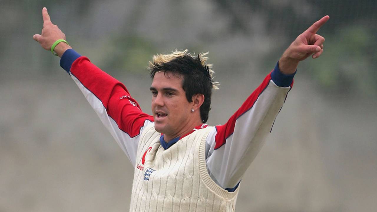 Kevin Pietersen has some fun at training, Lahore, November 27, 2005