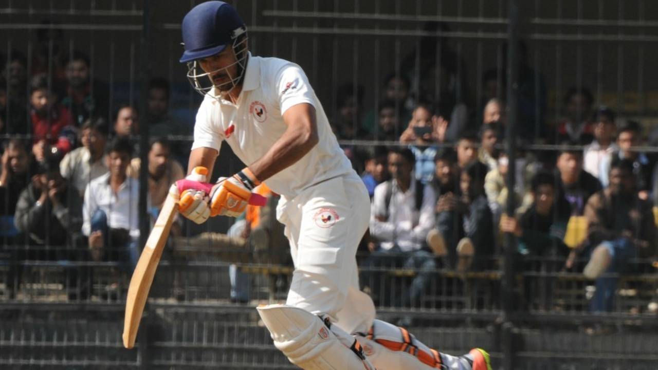 Manprit Juneja's bat snaps during his innings, Gujarat v Mumbai, Ranji Trophy 2016-17, final, Indore, 2nd day, January 11, 2017