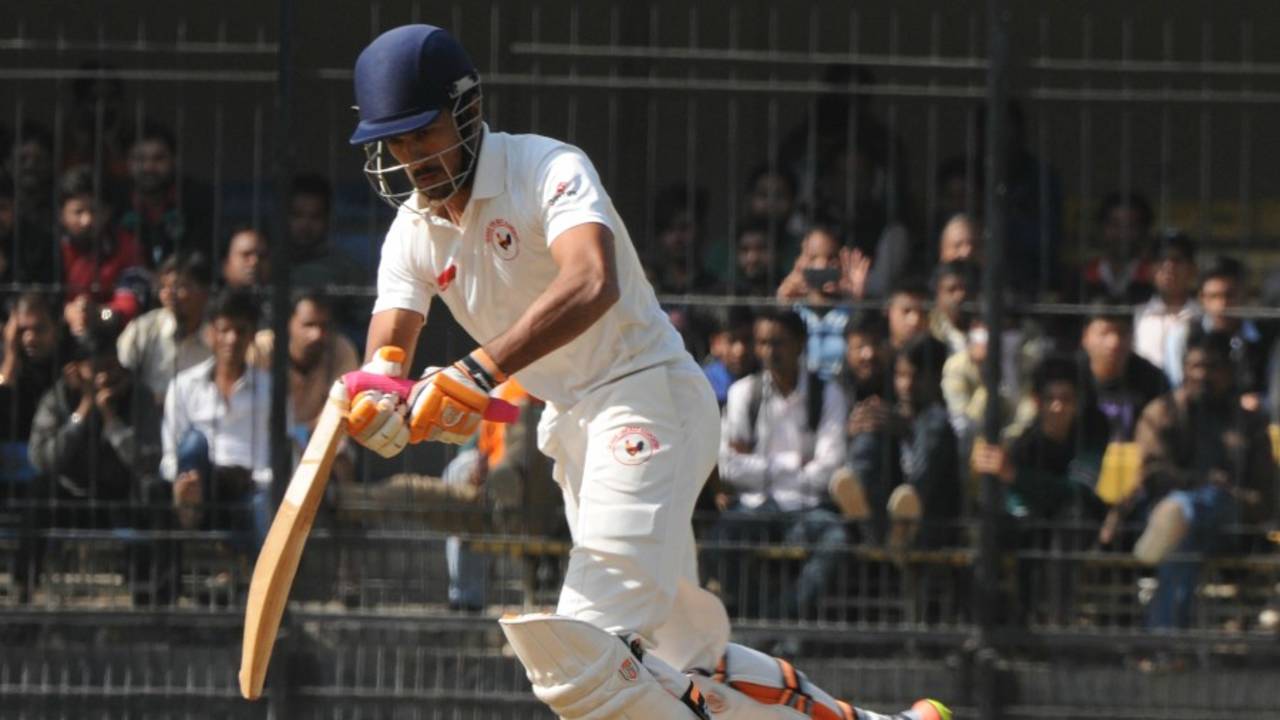Manprit Juneja's bat snaps during his innings, Gujarat v Mumbai, Ranji Trophy 2016-17, final, Indore, 2nd day, January 11, 2017