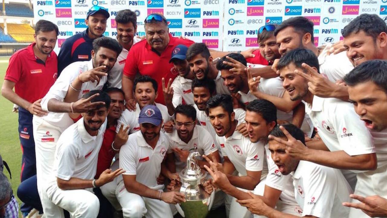 The Gujarat players pose with their maiden Ranji Trophy title, Gujarat v Mumbai, Ranji Trophy 2016-17, final, 5th day, Indore, January 14, 2017