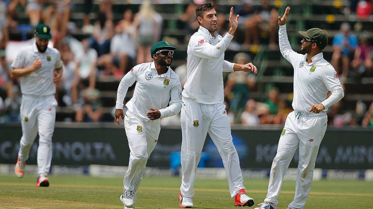Duanne Olivier removed Dhananjaya de Silva in the follow-on, South Africa v Sri Lanka, 3rd Test, Johannesburg, 3rd day, January 14, 2017