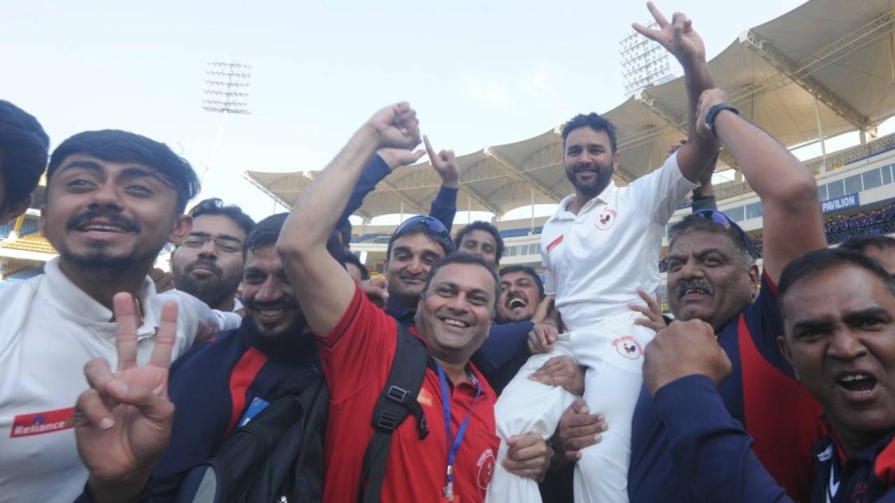 Parthiv Patel is triumphantly hoisted after his match-winning knock, Gujarat v Mumbai, Ranji Trophy 2016-17, final, 5th day, Indore, January 14, 2017