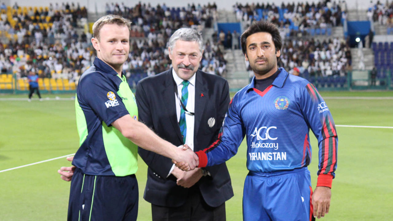 Ireland's William Porterfield and Afghanistan's Asghar Stanikzai shake hands after the toss&nbsp;&nbsp;&bull;&nbsp;&nbsp;Peter Della Penna