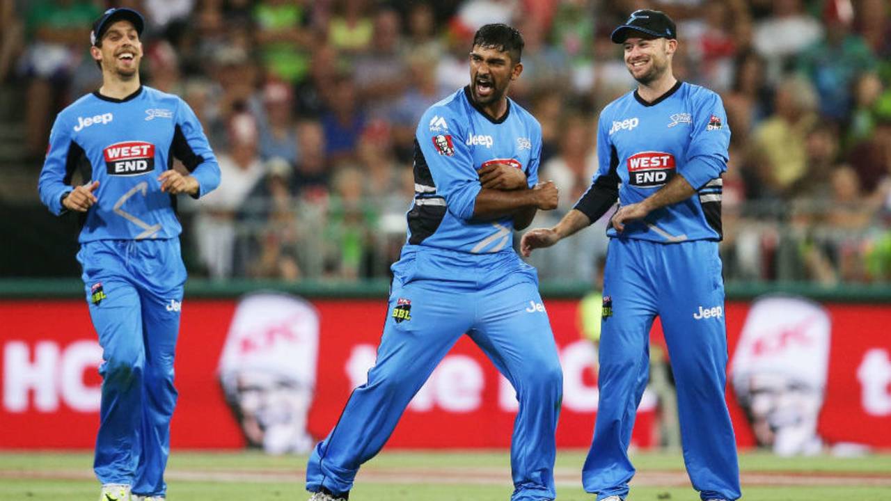Ish Sodhi's 6 for 11 is the best figures by an Adelaide Strikers bowler in BBL history, Sydney Thunder v Adelaide Strikers, Big Bash League 2016-17, Sydney, January 18, 2017