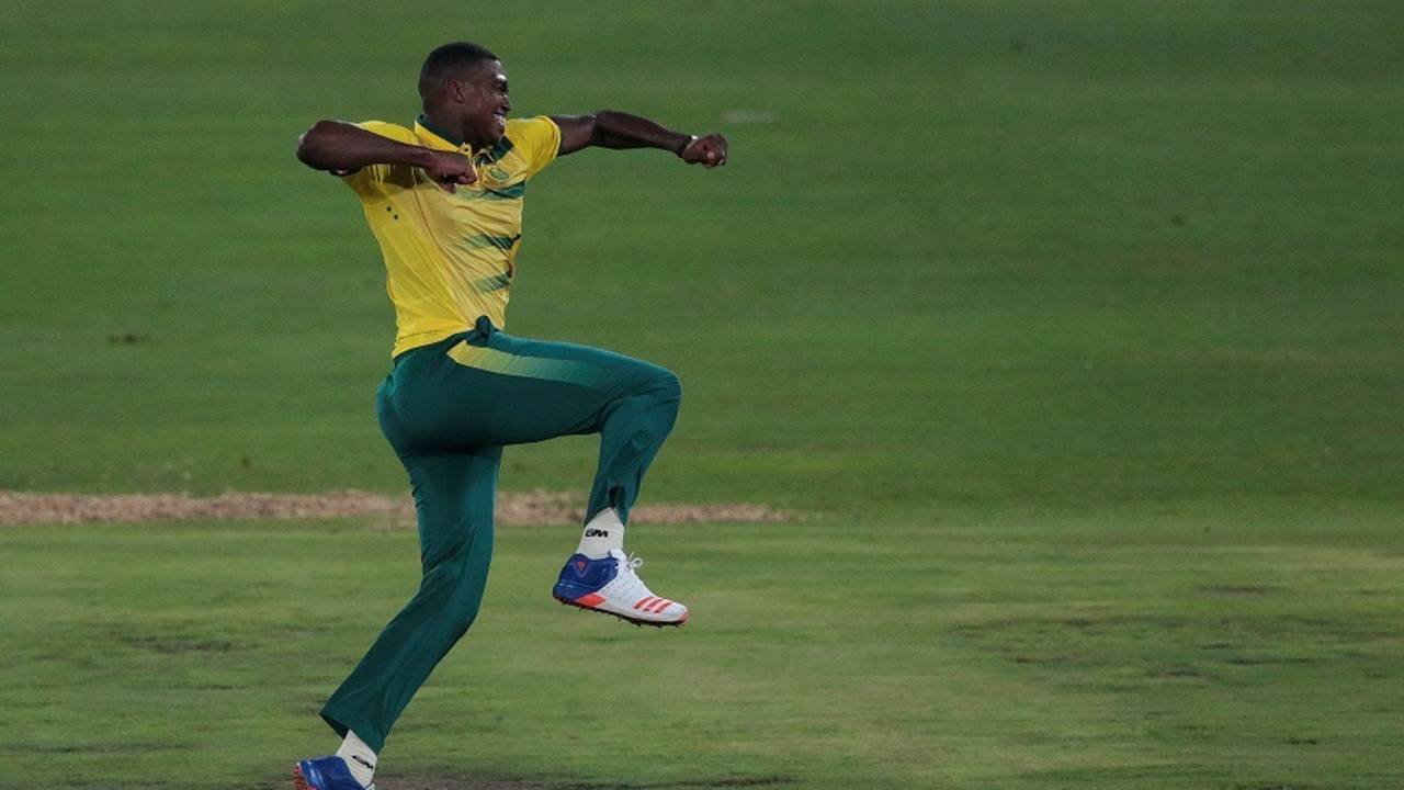 Lungi Ngidi picked up two wickets in two overs on debut, South Africa v Sri Lanka, 1st T20I, Centurion, January 20, 2017