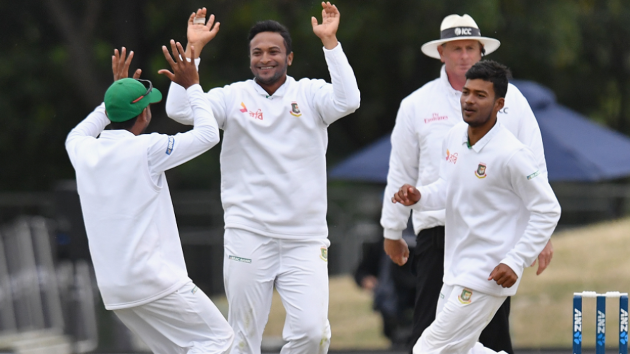 Shakib Al Hasan struck thrice in the final stretch of play on day two, New Zealand v Bangladesh, 2nd Test, Christchurch, 2nd day, January 21, 2017