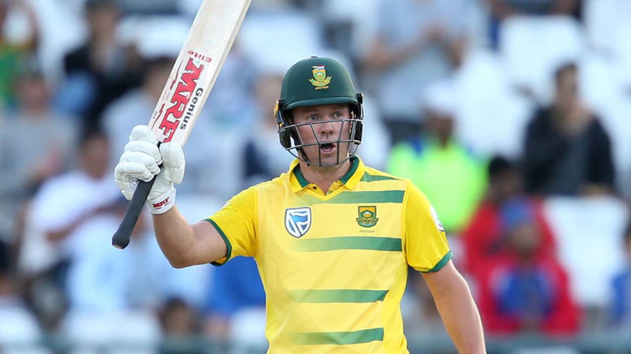 AB de Villiers acknowledges his half-century, South Africa v Sri Lanka, 3rd T20, Cape Town, January 25, 2017