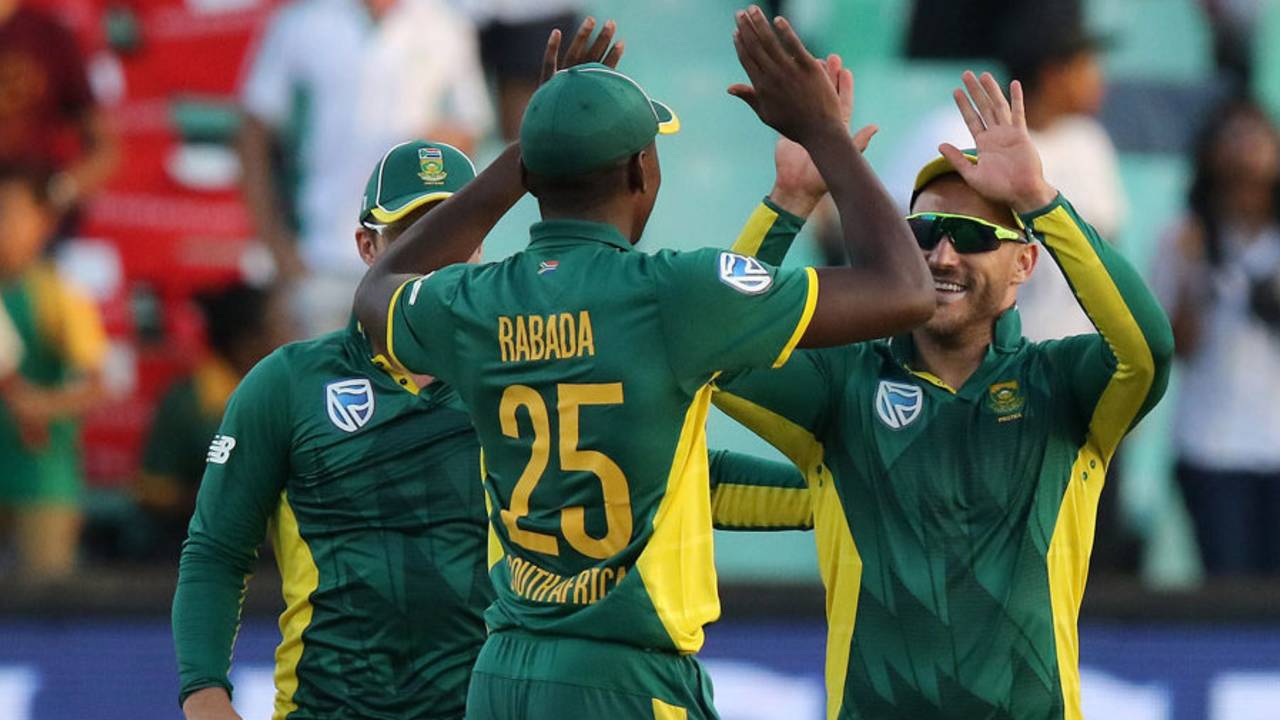 Faf du Plessis is congratulated on his stunning catch to remove Niroshan Dickwella&nbsp;&nbsp;&bull;&nbsp;&nbsp;Gallo Images/Getty Images