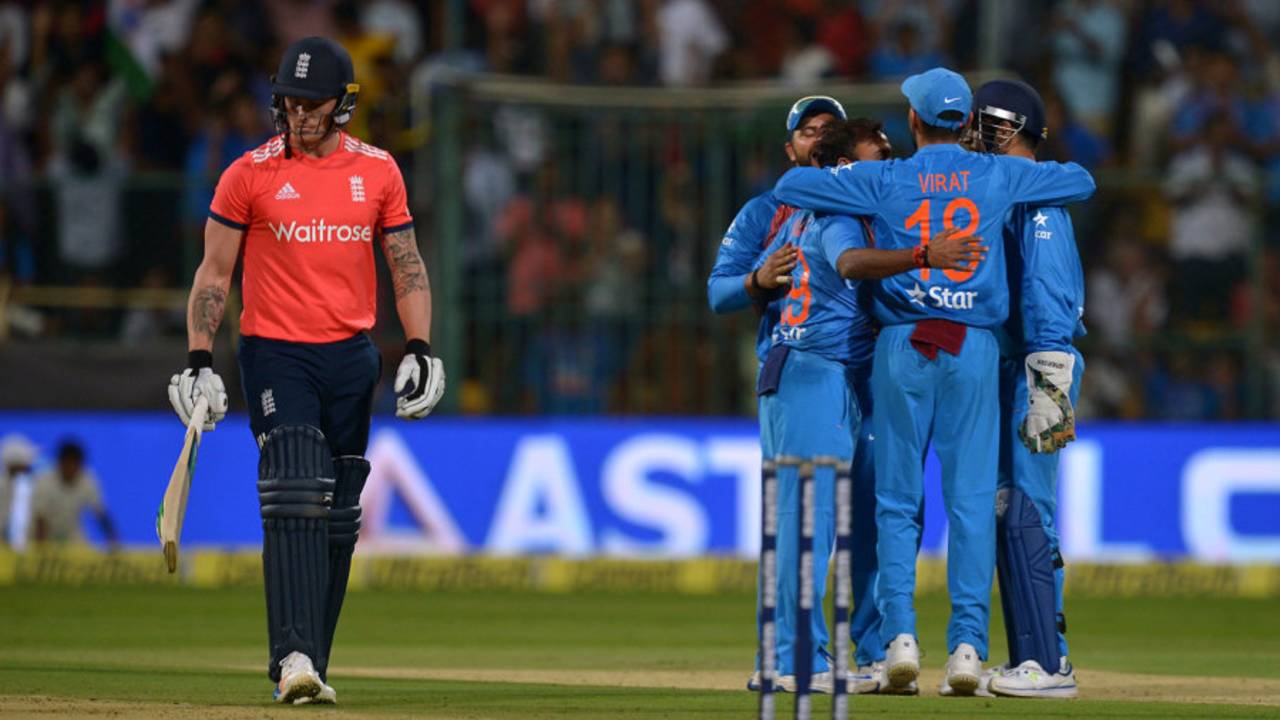 England celebrate Jason Roy's dismissal, India v England, 3rd T20I, Bangalore, February 1, 2017