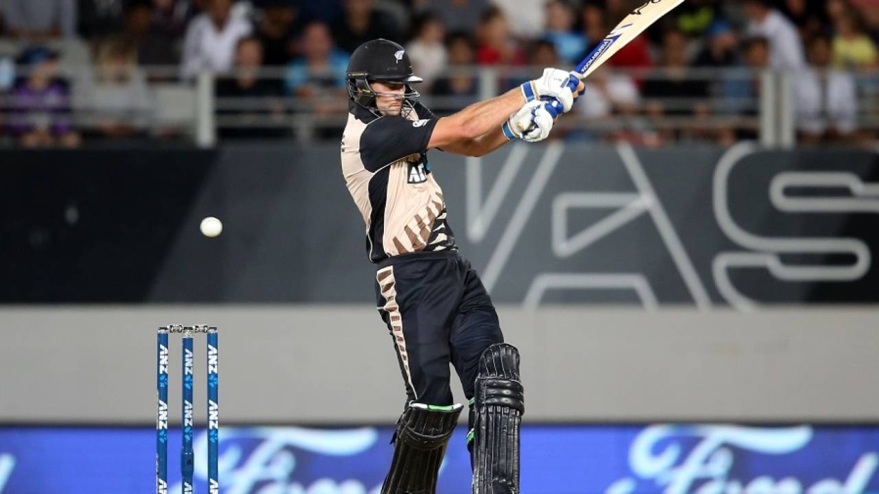 Tom Bruce pulls the ball away, New Zealand v South Africa, one-off T20I, Auckland, February 17, 2017