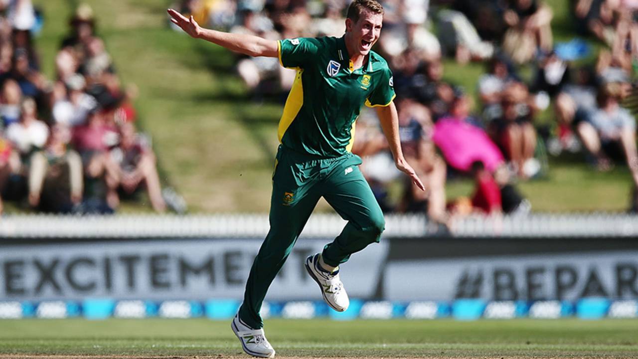 Chris Morris got the first breakthrough for South Africa with the wicket of Tom Latham, New Zealand v South Africa, 1st ODI, Hamilton, February 19, 2017