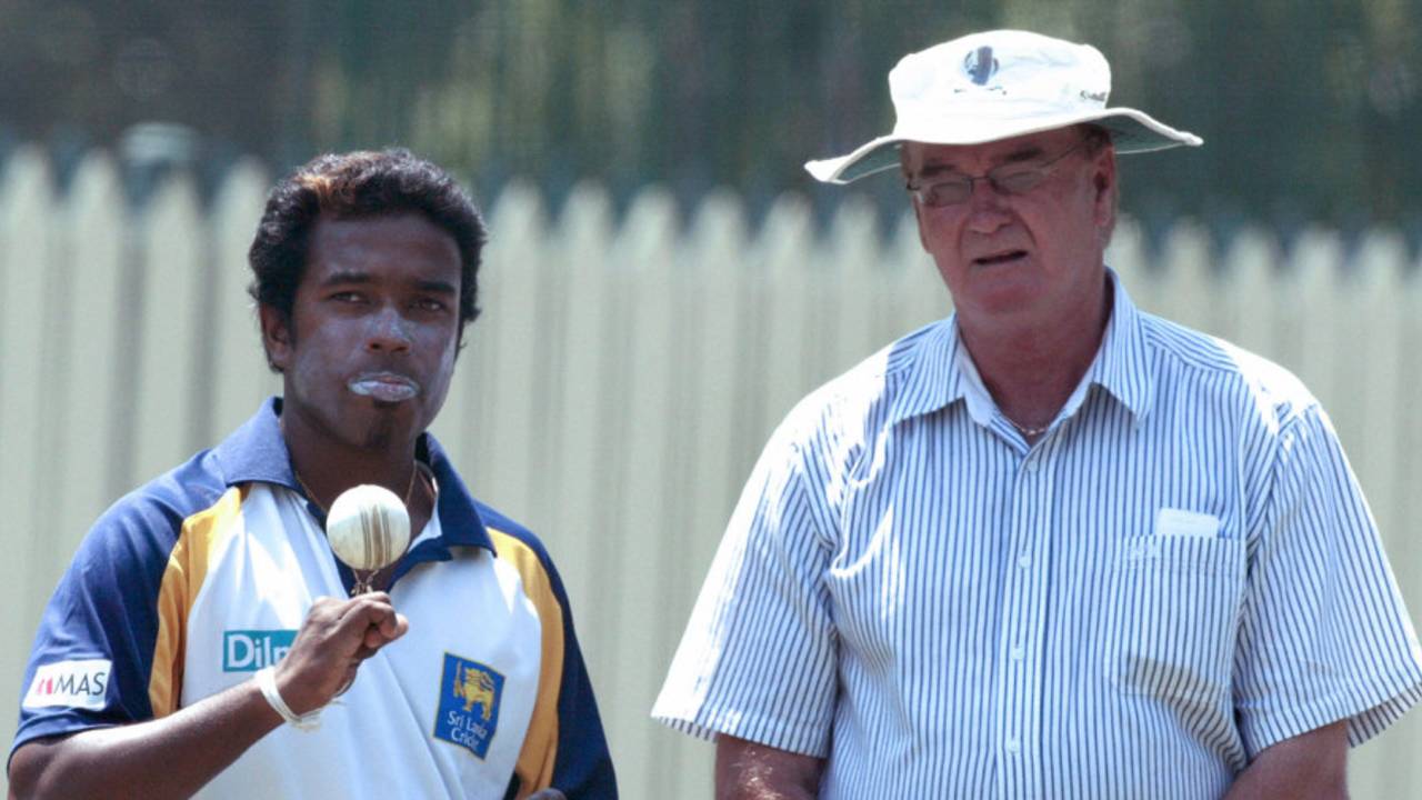 Malinga Bandara talks to Ashley Mallett at a training session ahead of the match, Australia v Sri Lanka, seventh match, VB Series, Adelaide, January 25, 2006