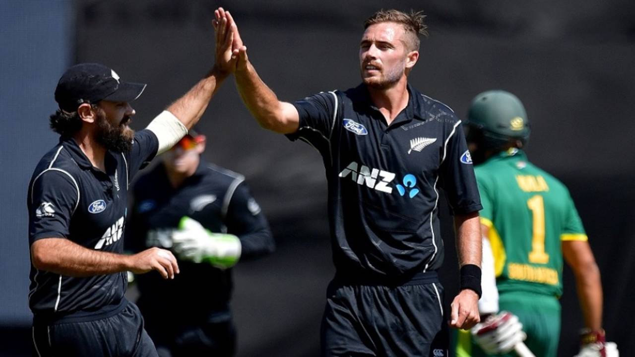 Dean Brownlie and Tim Southee celebrate Hashim Amla's wicket, New Zealand v South Africa, 3rd ODI, Wellington, February 25, 2017