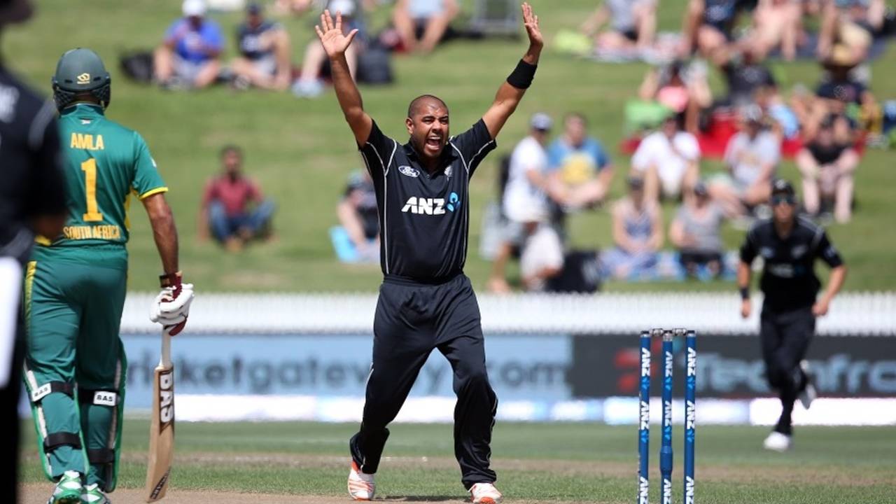 Jeetan Patel appeals for a wicket&nbsp;&nbsp;&bull;&nbsp;&nbsp;AFP