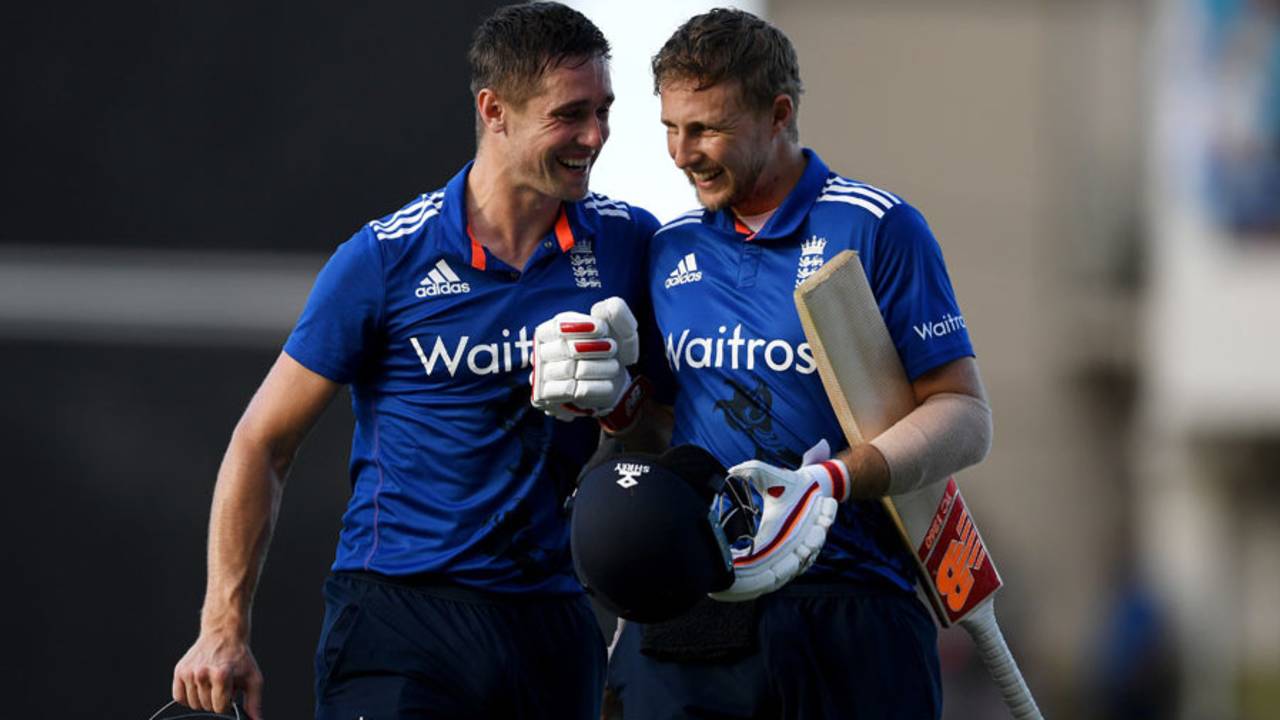 Chris Woakes and Joe Root saw England home in the second ODI&nbsp;&nbsp;&bull;&nbsp;&nbsp;Getty Images