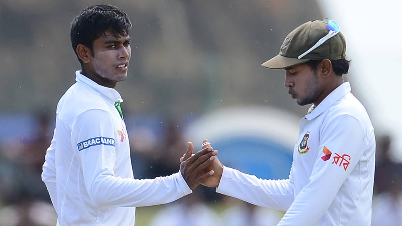 Mehedi Hasan celebrates a wicket with Mushfiqur Rahim, Sri Lanka v Bangladesh, 1st Test, Galle, 4th day, March 10, 2017