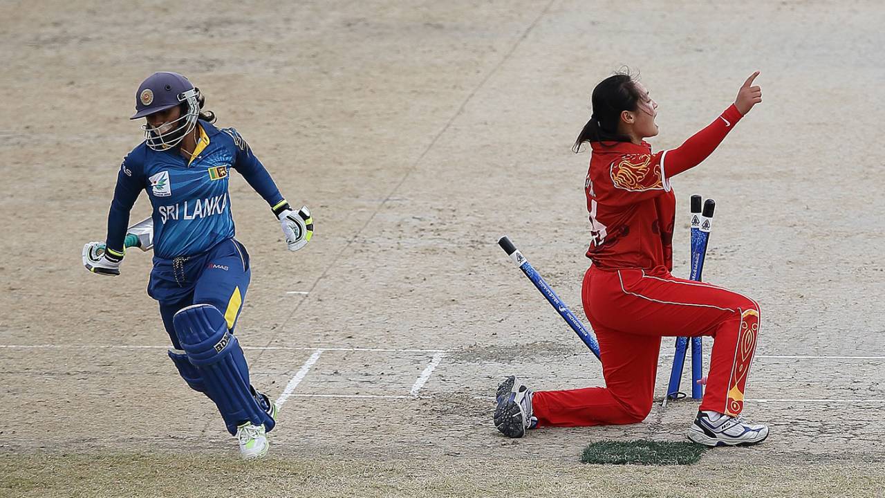 Yu Miao appeals for the wicket of Eshani Lokusuriyage, China v Sri Lanka, Asian Games Women's Cricket Competition, 3rd place playoff, Incheon, September 26, 2014