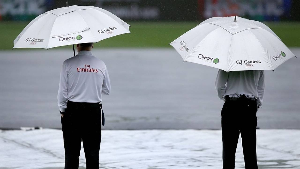 The umpires take shelter on a rainy day, New Zealand v South Africa, 3rd Test, Hamilton, 1st day, March 25, 2017
