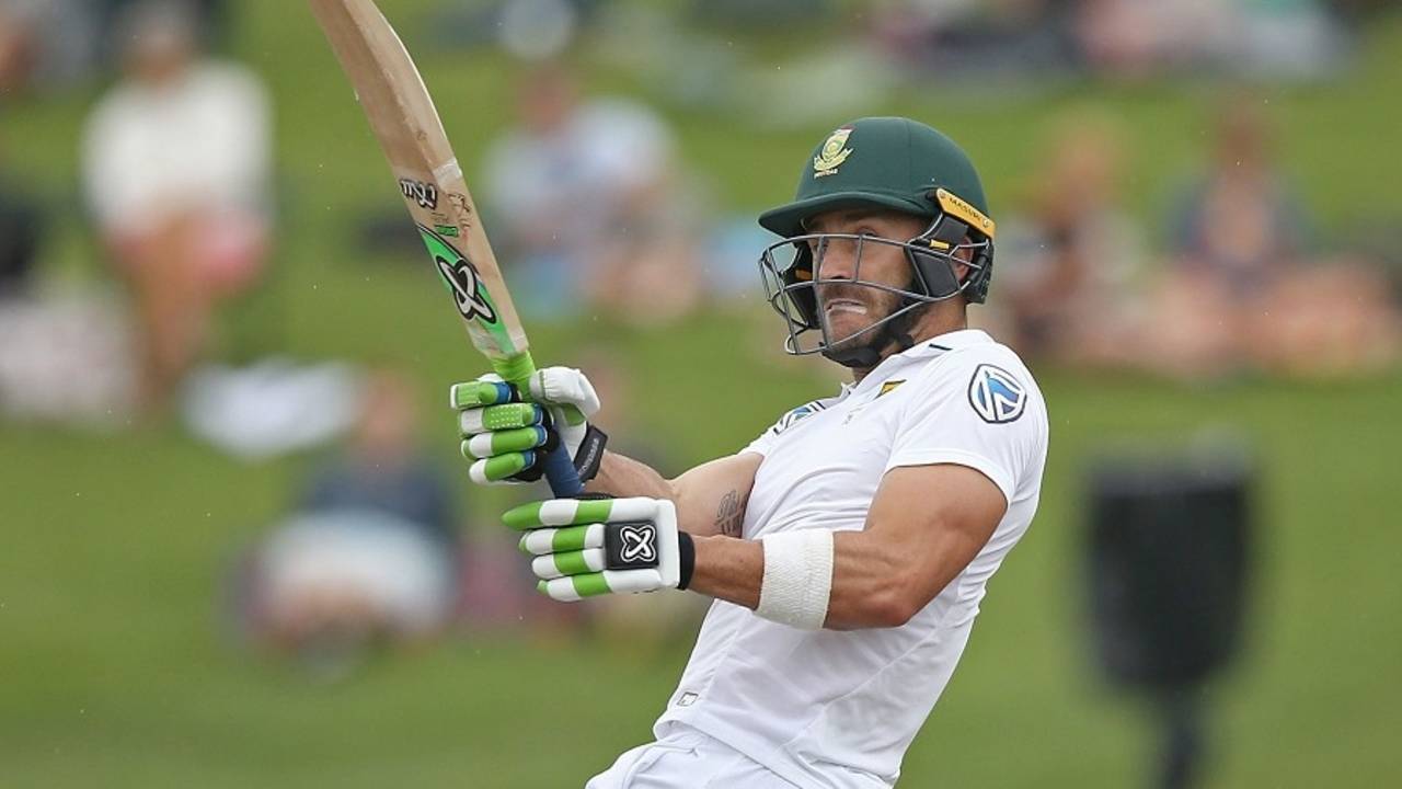 Faf du Plessis swivels after pulling the ball, New Zealand v South Africa, 3rd Test, Hamilton, 1st day, March 25, 2017